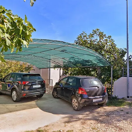House Vlade 1219